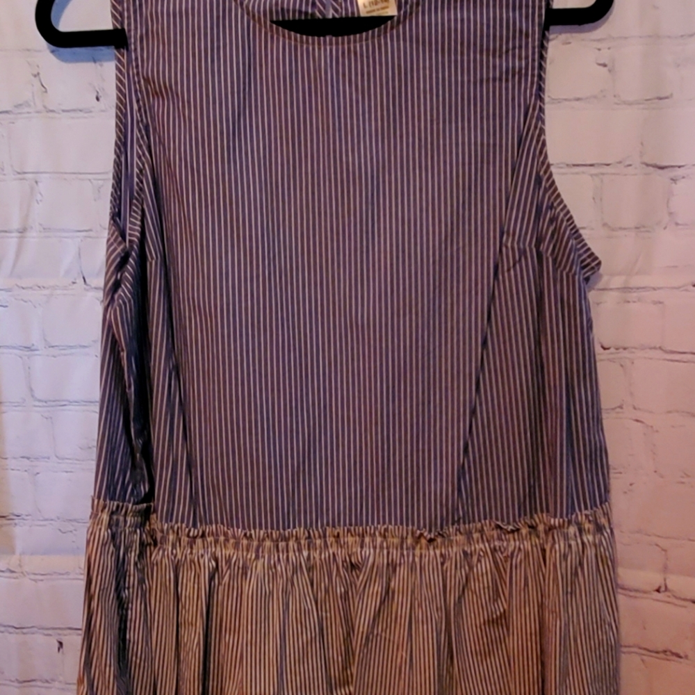 Top, Time and True, size large, blue pin striped